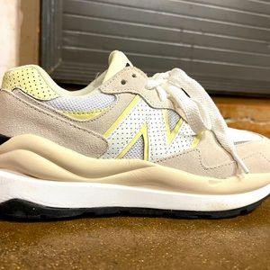 Womens 57/40 new balances size 7.5